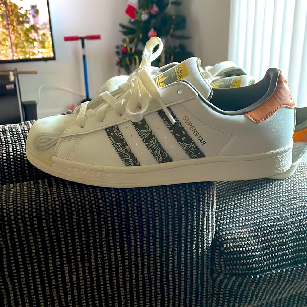 Adidas Superstar 'Bandana Off Focus